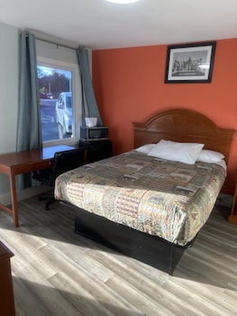 whispering pines motel