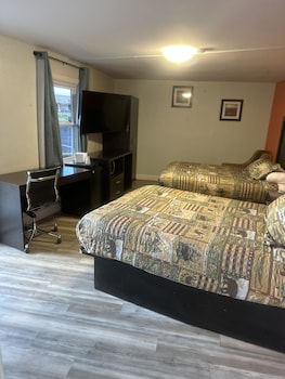 whispering pines motel