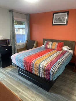 whispering pines motel