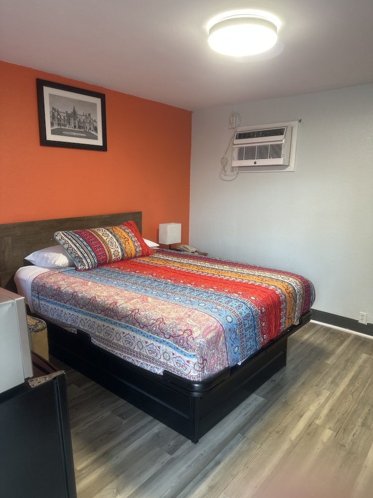 whispering pines motel