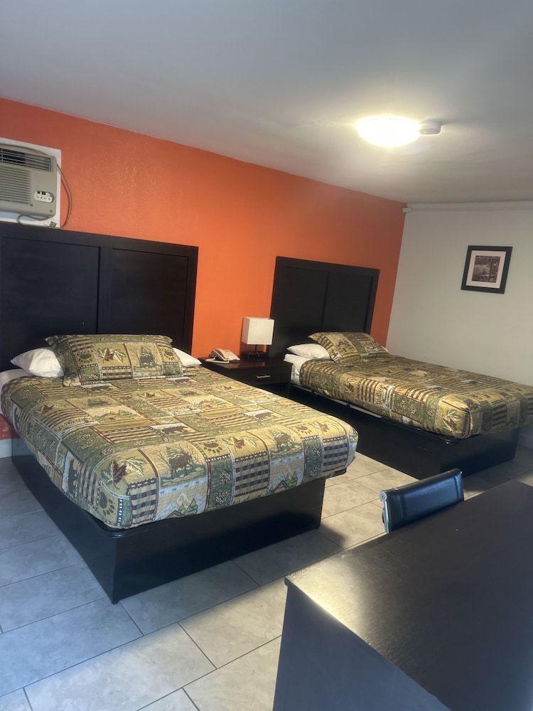 whispering pines motel