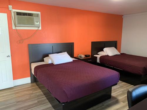 whispering pines motel