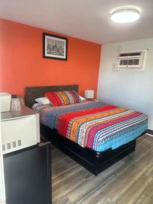 whispering pines motel