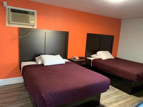 whispering pines motel