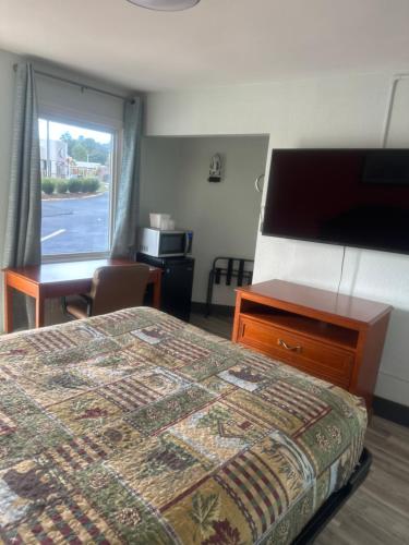 whispering pines motel