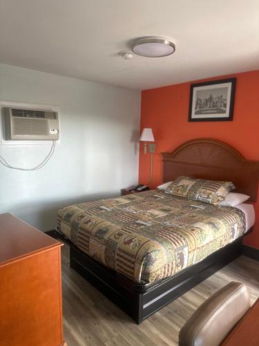 whispering pines motel