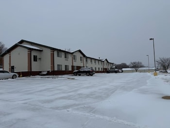 Americas Best Value Inn & Suites Cassville Roaring River,101 S Highway 37,2 star