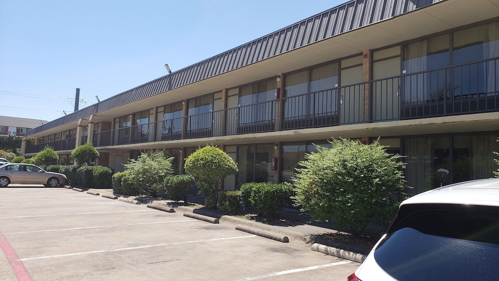 red roof inn and conference center mckinney