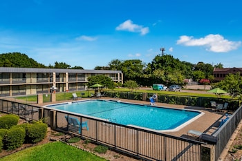 red roof inn and conference center mckinney
