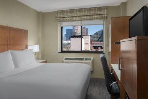 holiday inn express manhattan midtown west