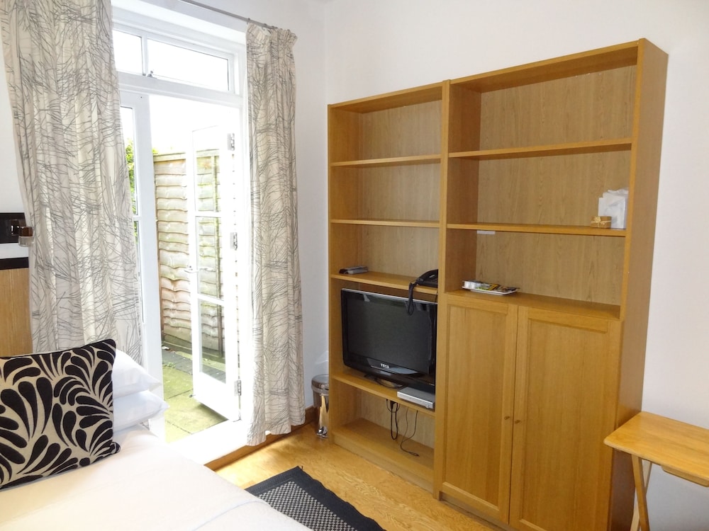 studios 2 let serviced apartments adults only