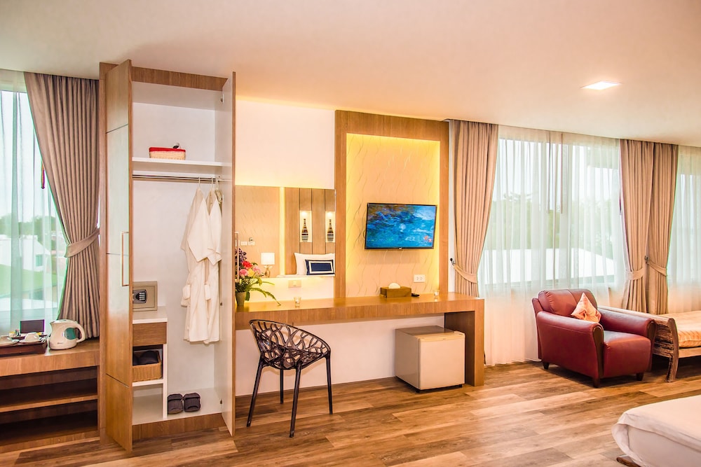 aochalong villa resort and spa