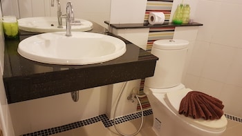 green harbor hotel and service apartment