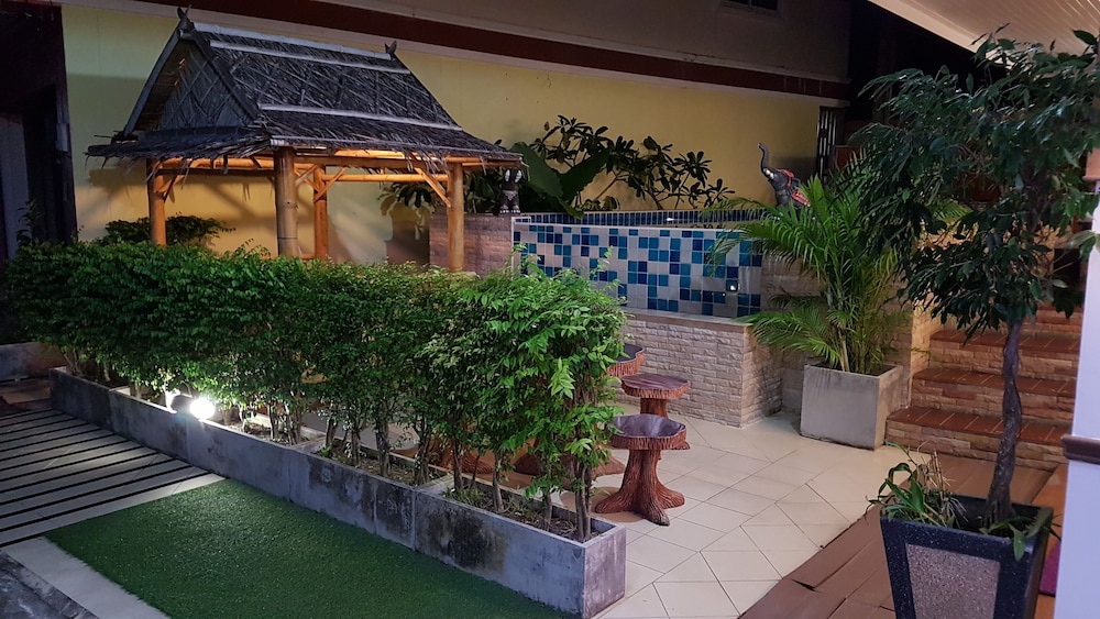 green harbor hotel and service apartment