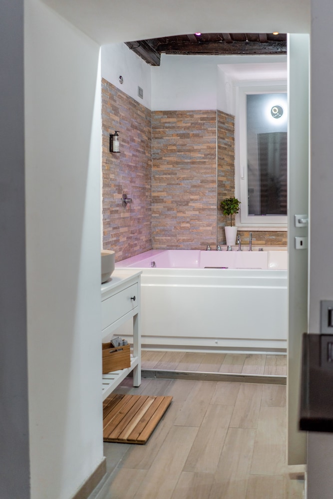 irooms rome spanish steps