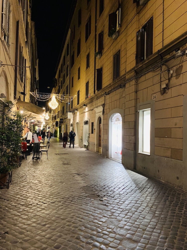 irooms rome spanish steps