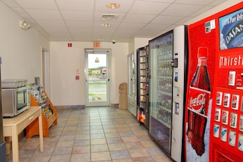 Motel 6 Whitby, On - Toronto East,Durham>>Ajax,2 star