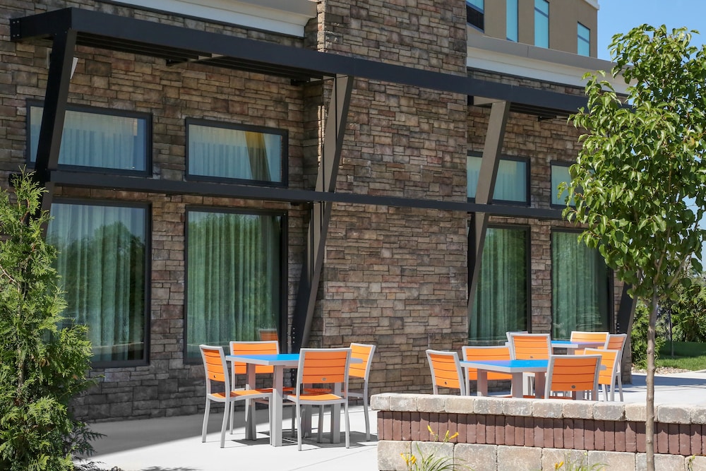 holiday inn express moline quad cities area by ihg