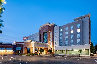 hampton inn and suites st louis at forest park
