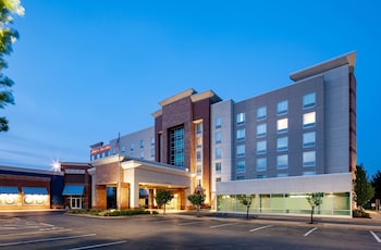 hampton inn and suites st louis at forest park