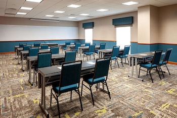 hampton inn and suites st louis at forest park