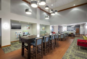 hampton inn and suites st louis at forest park