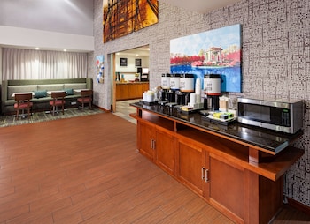 hampton inn and suites st louis at forest park