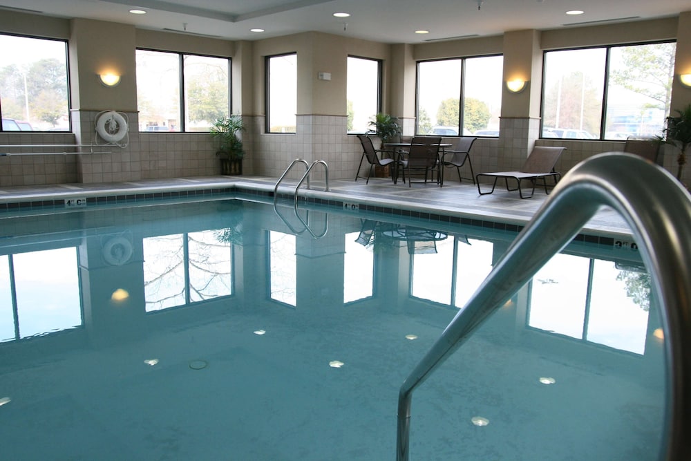 hampton inn and suites norfolk airport