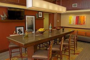 hampton inn and suites norfolk airport