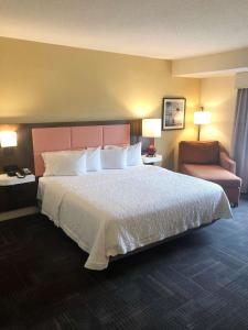 hampton inn and suites norfolk airport