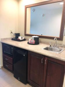 hampton inn and suites norfolk airport