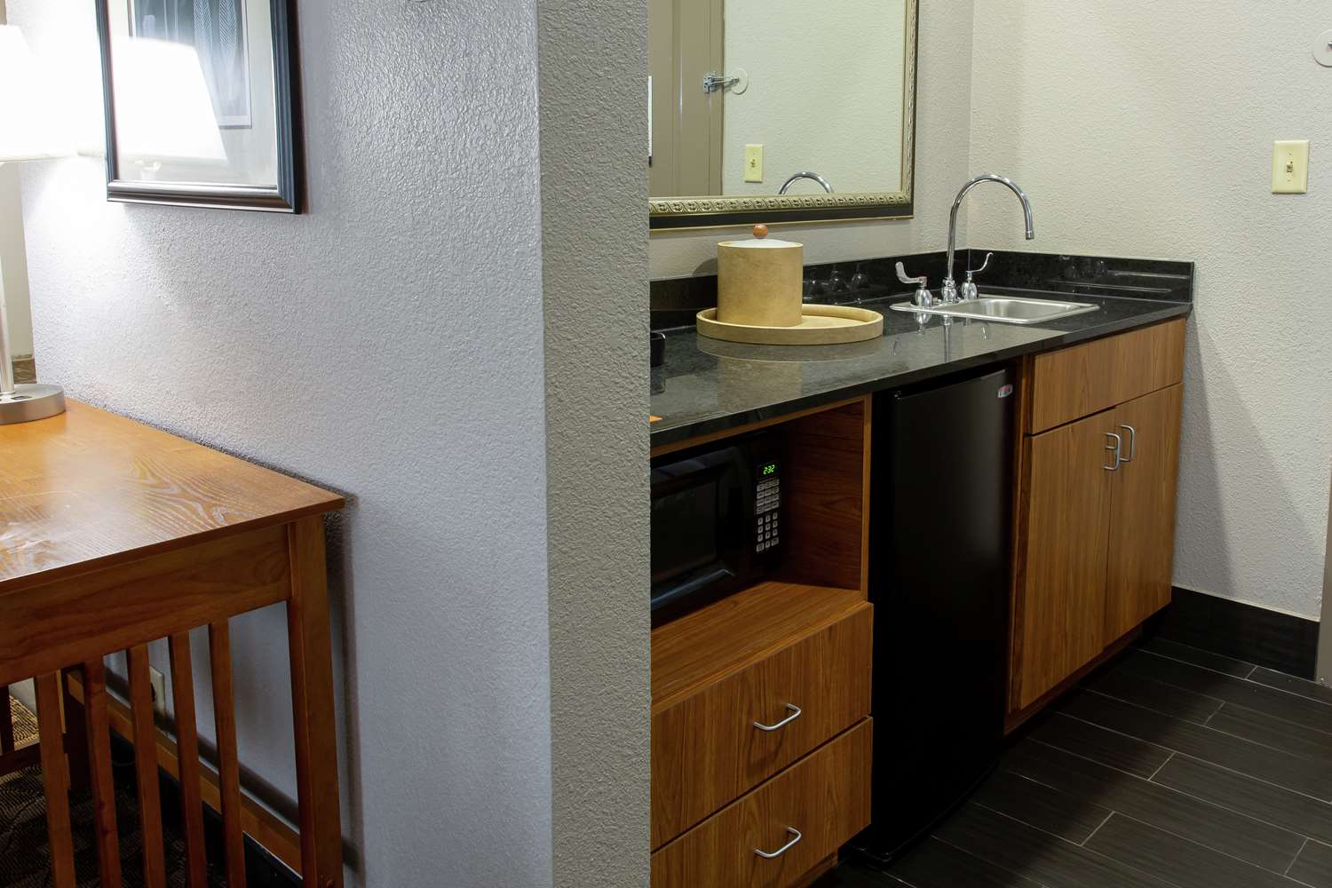 hampton inn and suites chesapeake square mall