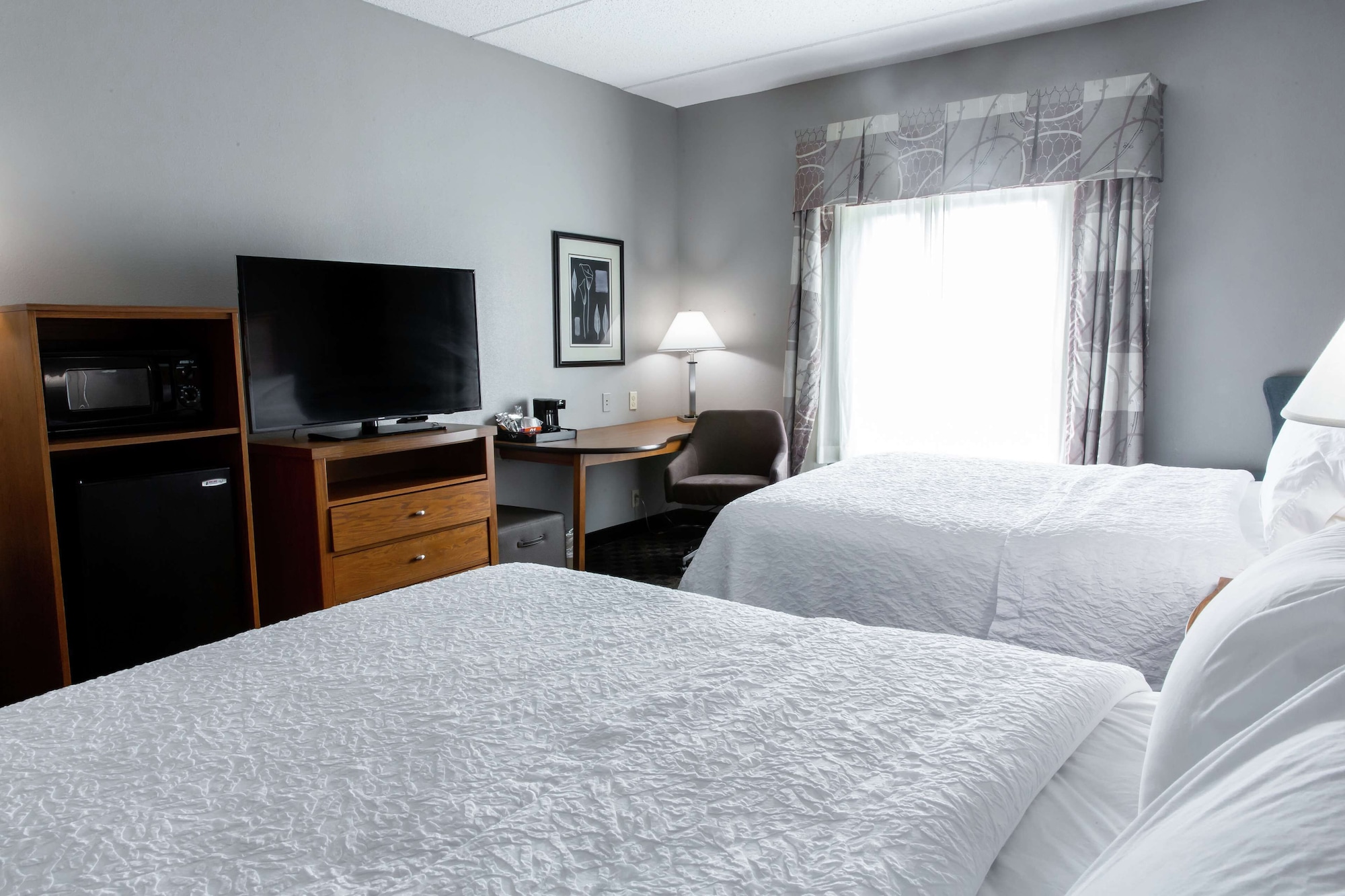 hampton inn and suites chesapeake square mall