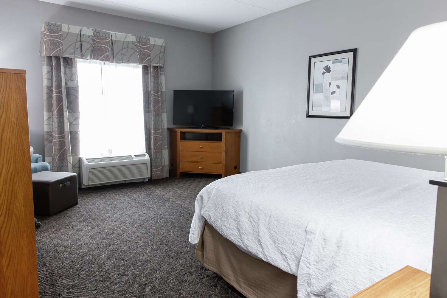 hampton inn and suites chesapeake square mall
