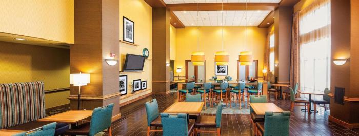 hampton inn and suites chesapeake square mall