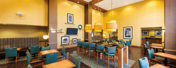 hampton inn and suites chesapeake square mall