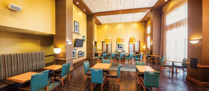 hampton inn and suites chesapeake square mall