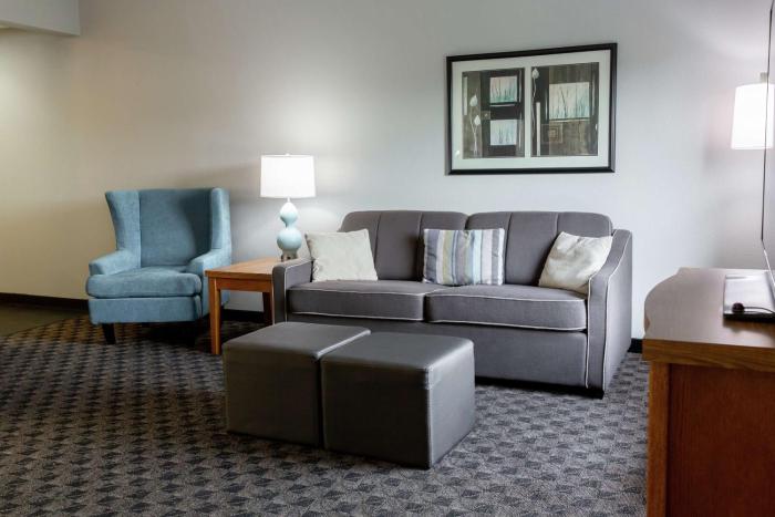 hampton inn and suites chesapeake square mall