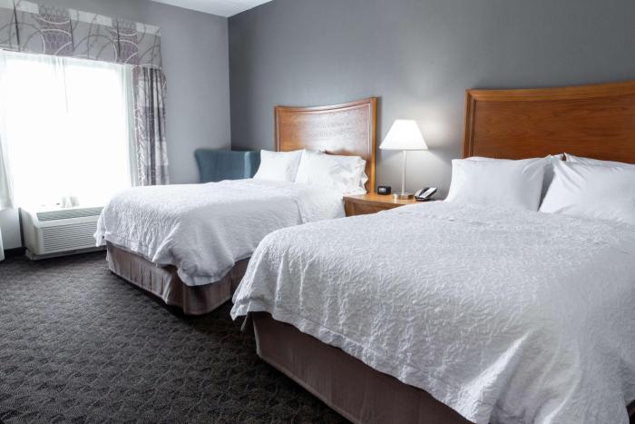 hampton inn and suites chesapeake square mall
