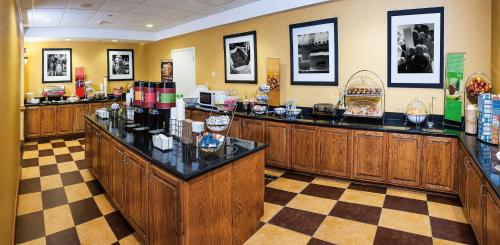 hampton inn and suites chesapeake square mall