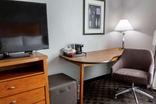 hampton inn and suites chesapeake square mall