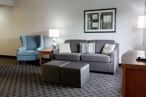 hampton inn and suites chesapeake square mall