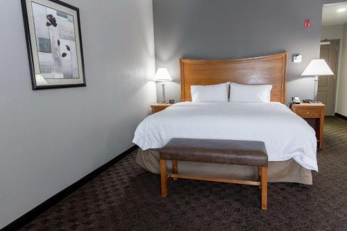hampton inn and suites chesapeake square mall