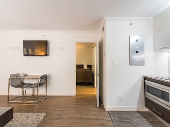 hibiscus suites gateway to siesta key