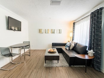 hibiscus suites gateway to siesta key