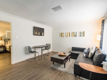 hibiscus suites gateway to siesta key