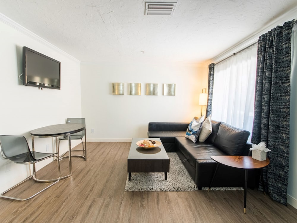 hibiscus suites gateway to siesta key