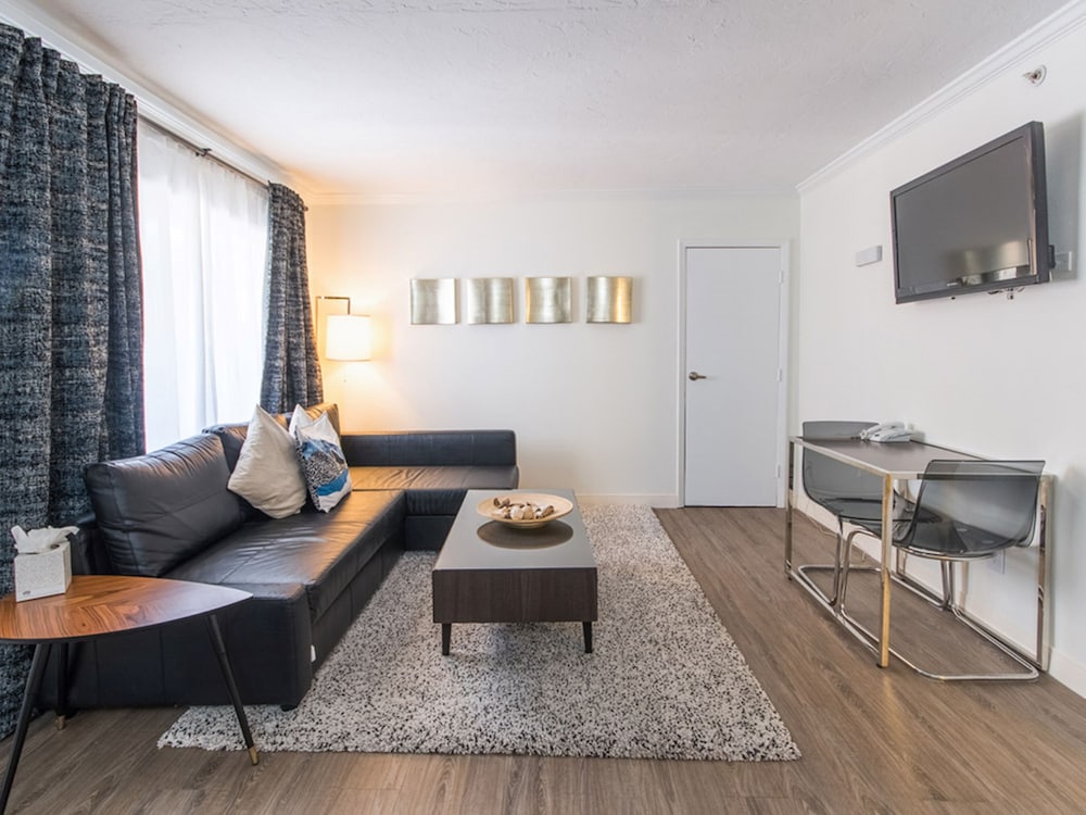 hibiscus suites gateway to siesta key