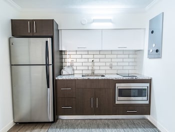 hibiscus suites gateway to siesta key