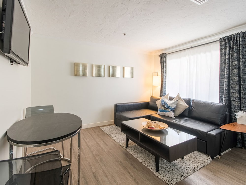 hibiscus suites gateway to siesta key